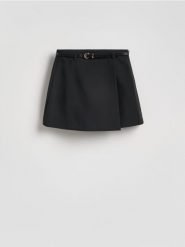 Spódnico-szorty z paskiem - czarny. Czarne szorty damskie Reserved, l, bez wzorów, z tkaniny. Za 99.99 zł.