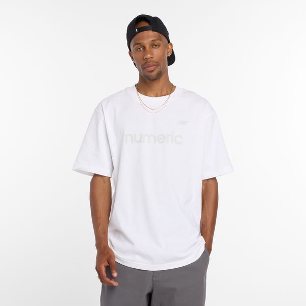 Koszulka męska New Balance Numeric MT51955WT – biała. Białe koszulki sportowe męskie New Balance, m, bez wzorów, z bawełny, bez kołnierzyka, bez ramiączek. Za 169.99 zł.