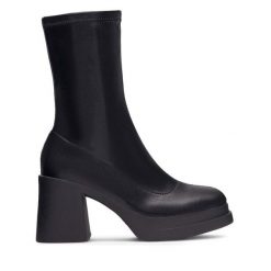 Botki Jenny Fairy. Czarne botki damskie Jenny Fairy, bez obcasa, na słupku, bez zapięcia. Za 179.99 zł.