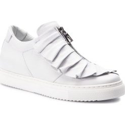Sneakersy KARINO - 2991/010-P Biały. Białe półbuty damskie Karino, bez wzorów, ze skóry, bez obcasa, na płaskiej podeszwie, bez zapięcia. W wyprzedaży za 229.00 zł.