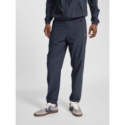 Spodnie dresowe tkane Hummel Pulse. Brązowe spodnie sportowe męskie Hummel, bez wzorów, z dresówki, na fitness i siłownię. Za 236.50 zł.