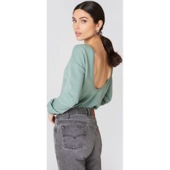 NA-KD Basic Sweter z głębokim dekoltem z tyłu - Green. Swetry damskie marki NA-KD Basic. Za 80.95 zł.