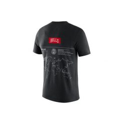 Koszulka męska nike nba chicago bulls world courtside tee black. Czarne koszulki sportowe męskie Nike, m, bez wzorów, bez kołnierzyka, bez ramiączek, do biegania. Za 169.00 zł.