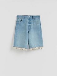 Jeansowe szorty z koronką - niebieski. Niebieskie szorty damskie Reserved, bez wzorów, z bawełny. Za 139.99 zł.