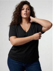 Bawełniana koszulka z dekoltem V Plus Size - czarny. Czarne t-shirty damskie Sinsay, l, bez wzorów, z bawełny, bez kołnierzyka. Za 25.99 zł.