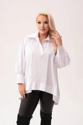 Biała bawełniana oversize'owa koszula Martina PLUS SIZE XXL. Białe bluzki damskie Moda Size Plus Iwanek, plus size, bez wzorów, z bawełny, eleganckie, z asymetrycznym kołnierzem, plus size, bez ramiączek. Za 259.90 zł.