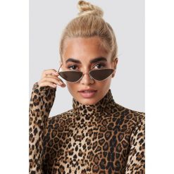 Statement By NA-KD Influencers Okulary przeciwsłoneczne Nina Groer Metal Cateye - Gold. Szare okulary przeciwsłoneczne damskie Statement By NA-KD Influencers. Za 80.95 zł.