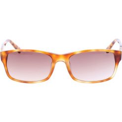 Męskie okulary przeciwsłoneczne w kolorze pomarańczowo-czerwonym. Brązowe okulary przeciwsłoneczne męskie marki Guess. W wyprzedaży za 150.95 zł.