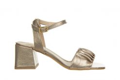 Sandały Bayla-159 4622 074-P Złoty Lico 159127, Skóra naturalna - 39. Żółte sandały damskie Bayla, bez wzorów, z materiału, bez obcasa, na słupku, bez zapięcia. W wyprzedaży za 179.10 zł.