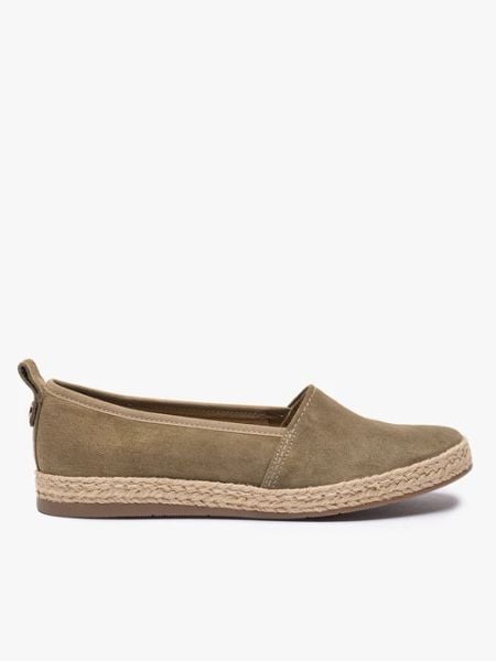 Oliwkowe espadryle ze skóry welurowej. Zielone espadryle damskie Ryłko, bez wzorów, z gumy, z okrągłym noskiem, bez obcasa, na płaskiej podeszwie, bez zapięcia. Za 379.99 zł.