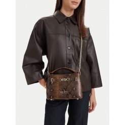 Torebka Nine West. Brązowe torebki do ręki damskie Nine West, bez wzorów, klasyczne, bez dodatków. Za 229.99 zł.