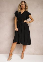 Czarna Sukienka z Trójkątnym Dekoltem z Gumką w Pasie o Plisowanym Kroju Doetta. Czarne sukienki damskie Renee, m, bez wzorów, eleganckie, bez kołnierzyka, bez ramiączek, midi, plisowane. Za 44.99 zł.