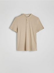 Koszulka polo regular ze stójką - beżowy. Brązowe koszulki polo męskie Reserved, l, bez wzorów, z bawełny, bez ramiączek. W wyprzedaży za 55.99 zł.