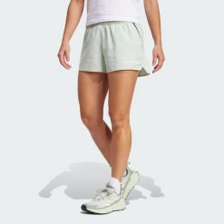 Szorty Terrex Multi Light. Fioletowe szorty sportowe damskie Adidas, l, bez wzorów, z materiału, sportowe, do biegania. Za 259.00 zł.