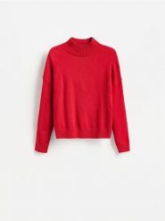 Sweter z obniżoną linią ramion - czerwony. Czerwone swetry damskie Reserved, l, bez wzorów, z dzianiny, bez kołnierzyka, bez ramiączek, bez kaptura. Za 119.99 zł.