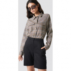 NA-KD Classic Dopasowane spodnie z wysokim stanem - Black. Spodnie materiałowe damskie marki NA-KD Classic. W wyprzedaży za 60.97 zł.