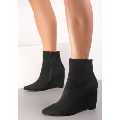 Czarne Botki na Koturnie Hodigan. Czarne botki damskie Renee, ze skóry ekologicznej, eleganckie, bez obcasa, na koturnie, bez zapięcia. Za 79.99 zł.