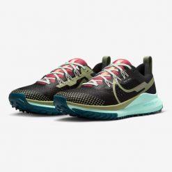 Buty Damskie Sportowe Nike W React Pegasus Trail 4. Czarne obuwie sportowe damskie Nike, bez wzorów, do biegania. Za 506.00 zł.