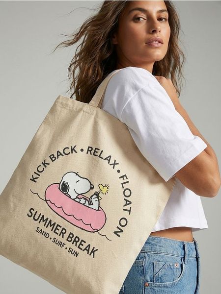 Materiałowa torba shopper z nadrukiem Peanuts - żółty. Żółte torebki shopper damskie Sinsay, bez wzorów, z materiału, z nadrukiem, bez dodatków. Za 15.99 zł.