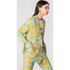 NA-KD Marynarka z nadrukiem i wiązaniem na rękawach - Blue,Multicolor. Żakiety damskie marki NA-KD. W wyprzedaży za 72.88 zł.