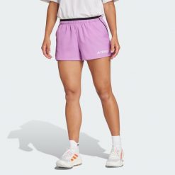 Szorty Terrex Multi Light. Fioletowe szorty sportowe damskie Adidas, xs, bez wzorów, sportowe, do biegania. W wyprzedaży za 202.02 zł.