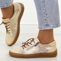 Złote skórzane półbuty damskie T.Sokolski 8207. Żółte półbuty damskie Sokolski, na jesień, bez wzorów, z jeansu, biznesowe, z okrągłym noskiem, bez obcasa, na płaskiej podeszwie, bez zapięcia. Za 319.00 zł.