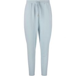 Damskie spodnie dresowe Athlecia Jacey V2. Czerwone obuwie sportowe damskie Athlecia, bez wzorów, z dresówki, na fitness i siłownię. Za 246.00 zł.