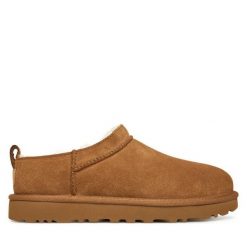 Śniegowce Ugg. Brązowe śniegowce i trapery damskie UGG. Za 679.99 zł.
