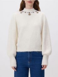 Sweter z biżuteryjną aplikacją - kremowy. Białe swetry damskie Reserved, l, z aplikacjami, z dzianiny, bez kołnierzyka, bez ramiączek, bez kaptura. Za 149.99 zł.