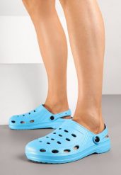 Jasnoniebieskie Klapki z Ażurową Cholewką Lumacine. Niebieskie klapki damskie Born2be, w ażurowe wzory, bez obcasa. Za 29.99 zł.