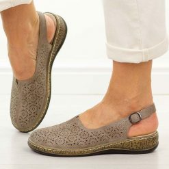 Khaki ażurowe półbuty damskie bez pięty Potocki 24325. Brązowe półbuty damskie POTOCKI, na lato, w ażurowe wzory, z jeansu, eleganckie, z okrągłym noskiem, bez obcasa, na płaskiej podeszwie, bez zapięcia. Za 139.00 zł.