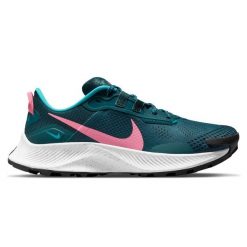 Buty do biegania Nike Pegasus Trail 3 DA8698-300 zielone. Zielone obuwie sportowe damskie z aplikacjami, do biegania. W wyprzedaży za 673.61 zł.