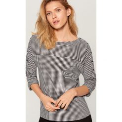 Pudełkowa bluzka z guzikami - Czarny. Bluzki damskie marki Mohito. W wyprzedaży za 39.99 zł.