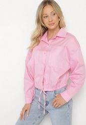 Różowa Bawełniana Koszula Ozdobiona Wiązaniem Zolmio. Czerwone bluzki damskie Born2be, bez wzorów, z bawełny, eleganckie, bez kołnierzyka, bez ramiączek. Za 99.99 zł.