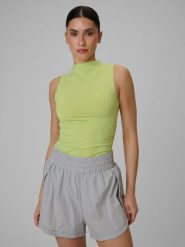 4F Top treningowy slim szybkoschnący damski - zielony XL. Zielone koszulki sportowe damskie 4f, xl, bez wzorów, z materiału, bez kołnierzyka, bez ramiączek, na fitness i siłownię. Za 99.99 zł.