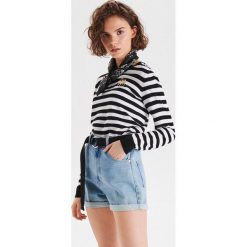 Sweter w paski - Czarny. Swetry damskie marki Cropp. Za 59.99 zł.
