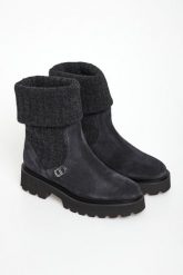 Botki damskie skóra zamszowa CESARE CASADEI. Botki damskie CESARE CASADEI, ze skóry, bez obcasa, bez zapięcia. Za 2,799.00 zł.