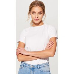 Bawełniana koszulka basic - Biały. Białe bluzki damskie Mohito, z bawełny. Za 29.99 zł.