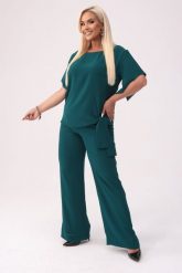 Elegancki komplet Rosa w kolorze butelkowej zieleni bluzka i spodnie na wesele PLUS SIZE XXL. Zielone bluzki damskie Moda Size Plus Iwanek, plus size, bez wzorów, z elastanu, biznesowe, bez kołnierzyka, plus size, bez ramiączek. Za 489.90 zł.