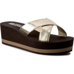 Klapki TOMMY HILFIGER - DENIM Seaside 1D FW0FW01070 Light Gold 704. Żółte klapki damskie Tommy Hilfiger, z denimu. W wyprzedaży za 129.00 zł.