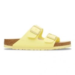 BIRKENSTOCK Arizona BFBC Popcorn Klapki damskie. Żółte klapki damskie Birkenstock, bez wzorów, klasyczne, bez obcasa. Za 399.99 zł.