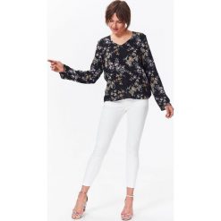 BLUZKA DAMSKA W KWIATY. Bluzki damskie TOP SECRET. W wyprzedaży za 19.99 zł.
