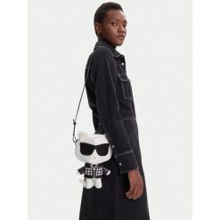 Torebka KARL LAGERFELD. Czarne torebki do ręki damskie KARL LAGERFELD, bez wzorów, bez dodatków. Za 1,299.00 zł.