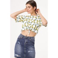 Biały T-shirt Guarantor. Białe t-shirty damskie Born2be, l, bez wzorów, z jeansu, bez kołnierzyka. Za 29.99 zł.