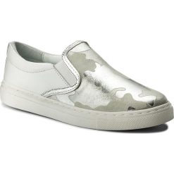 Półbuty LASOCKI YOUNG CI12-2899-02. Czerwone półbuty dziewczęce Lasocki Young, bez wzorów, ze skóry, bez zapięcia. W wyprzedaży za 79.99 zł.