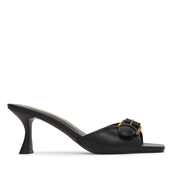 Klapki Guess. Czarne klapki damskie Guess, z aplikacjami, bez obcasa. Za 323.99 zł.