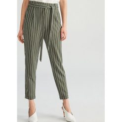 Spodnie w paski - Khaki. Spodnie materiałowe damskie marki Reserved. Za 79.99 zł.