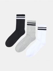 Skarpetki z bawełną 3 pack - wielobarwny. Skarpety męskie Sinsay, bez wzorów, z bawełny. Za 15.99 zł.