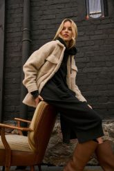 Sukienka bluza oversize. Czarne bluzy damskie MOODO, xs, bez wzorów, z bawełny, bez kaptura. W wyprzedaży za 63.99 zł.