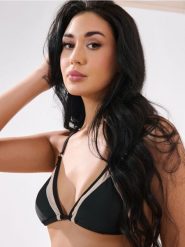 Góra od bikini z siateczką - czarny. Czarne bikini damskie Sinsay, l, bez wzorów. W wyprzedaży za 19.99 zł.